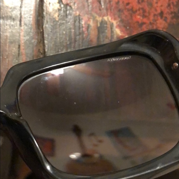 Burberry sunglasses - Picture 5 of 5